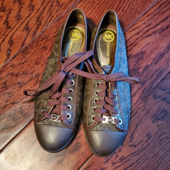 NWOT Michael Kors tennis style shoe - Picture 2 of 4